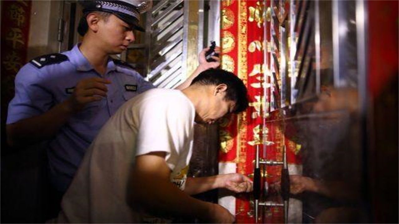 珉谷镇请开锁师傅开了锁后，师傅
